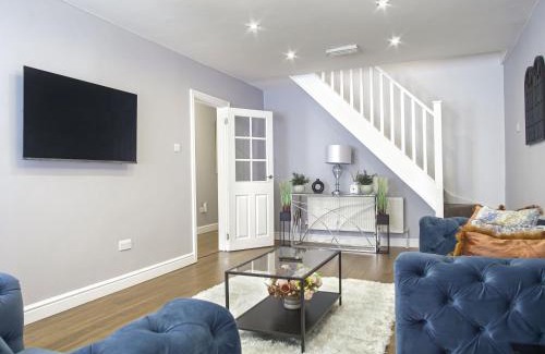 Snodland House | Cozy Riverside Retreat in Snodland