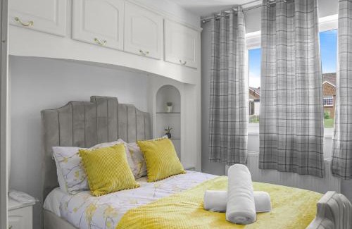 Snodland House | Cozy Riverside Retreat in Snodland