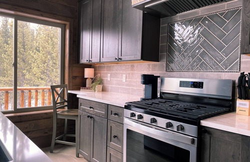 Saint Mary's Ski Chalet | Cozy Rocky Mnt. Chalet/Spa, private lake, close to Denver, RedRocks, Outdoor fun