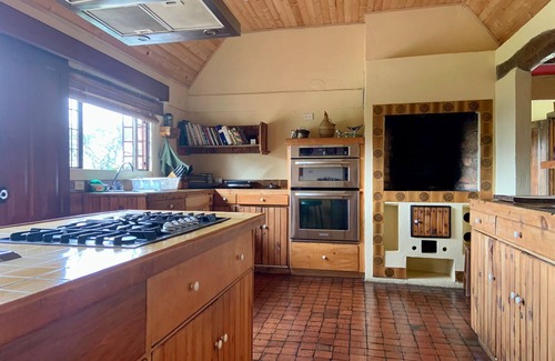 Guasca Ski Chalet | Cozy & Romantic 4-bedroom cottage with fireplace