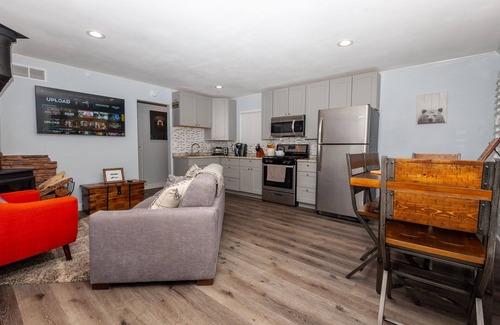 Sugarloaf Cabin | Cozy, Romantic Cabin Retreat with Hot Tub & Private Patio Oasis!