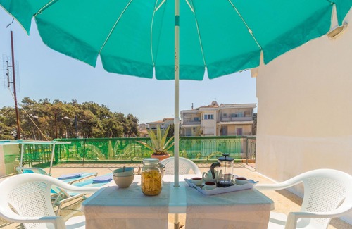 Neoi Epivates Apartment | Cozy Rooftop Apartment by the Sea