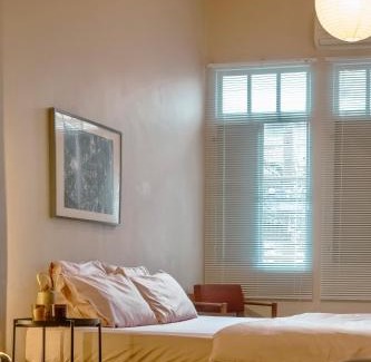 Talat Noi Bed & Breakfast | Cozy Room at The Coffee Store Charoenkrung