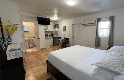 Homestead Apartment | Cozy Room B