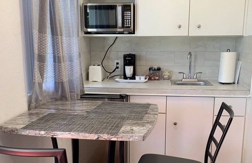 Homestead Apartment | Cozy Room C