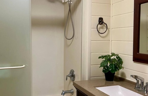 Beachcomber Bed & Breakfast | Cozy room, in a SPA environment