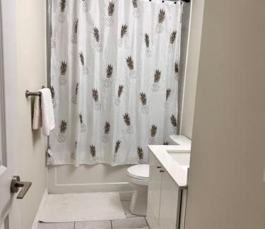 Hurontario House | Cozy Room in a Townhouse Mississauga, Ontario canada