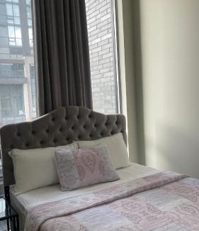 Hurontario House | Cozy Room in a Townhouse Mississauga, Ontario canada