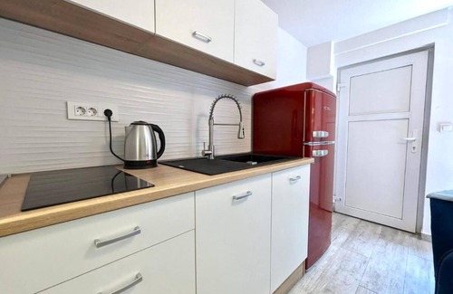 Sesvete Apartment | Cozy Room in an Old House with AC