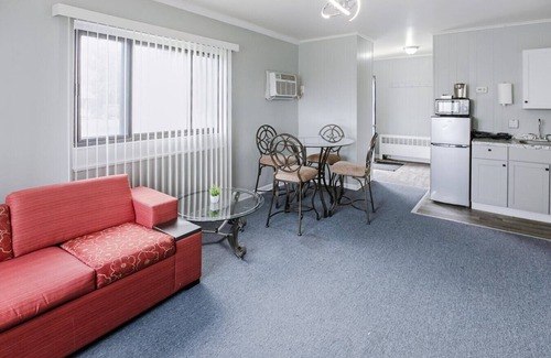 Riverview Apartment | Cozy Room in Brownstown Private Bath Wi-Fi