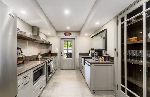 Somerset House | Cozy Room in Downtown Somerset with Spa Amenities