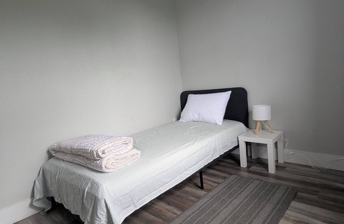 Halifax House | Cozy Room in Halifax