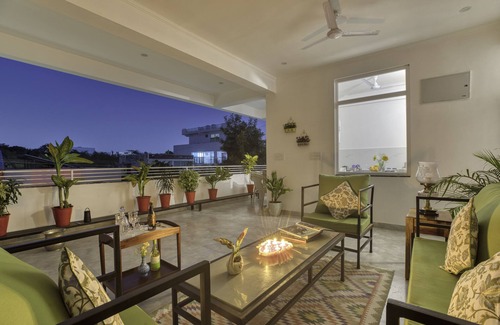 Paschim Vihar House | Cozy room in Jaipur amidst lush greens. Experience Indian Hospitality!