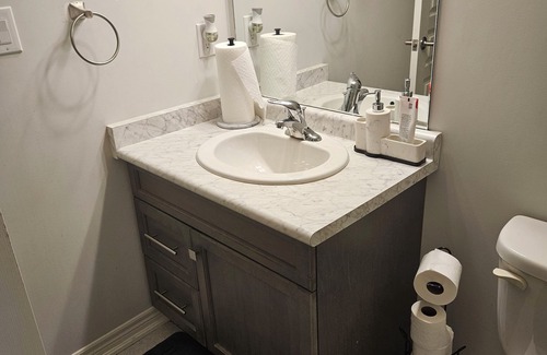 Welland House | Cozy Room in Modern, Serene Neighborhood - Quiet House, Only 1 Other Occupant