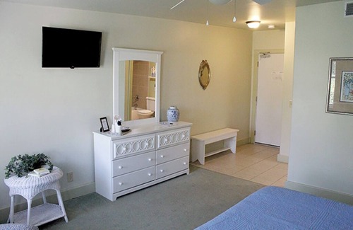 Louisiana Bed & Breakfast | Cozy room located in historic downtown with a 5 minute walk to the riverfront!