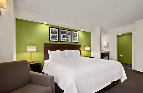 Wesley Chapel Hotel | Cozy Room Perfect for Exploring Wesley Chapel's Parks | Free Parking, Breakfast