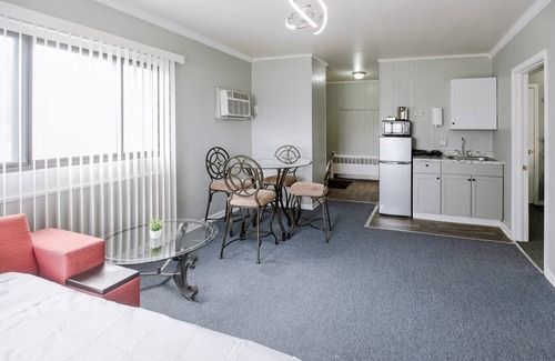 Riverview Apartment | Cozy Room + Private Bath and Wi-Fi in Brownstown