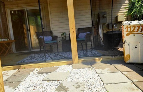 Lakeview House | Cozy room with free parking included"
