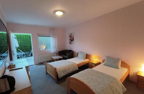 Vrakuna House | Cozy Room with garden in Bratislava