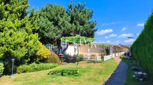Vrakuna House | Cozy Room with garden in Bratislava