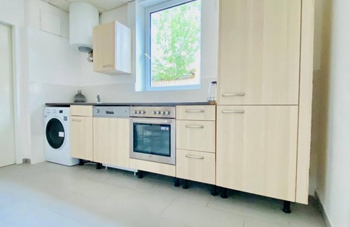 Liesing Apartment | Cozy Room with Great Transit in a Shared Apartment