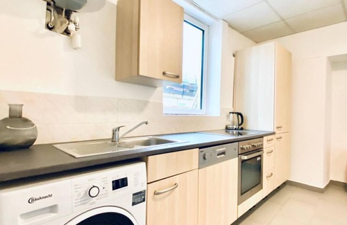 Liesing Apartment | Cozy Room with Great Transit in a Shared Apartment