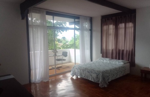Caucaguita Bed & Breakfast | Cozy Room with mountain view