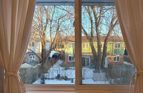 Oakville House | Cozy room with private bathroom near Sheridan College Trafalgar campus