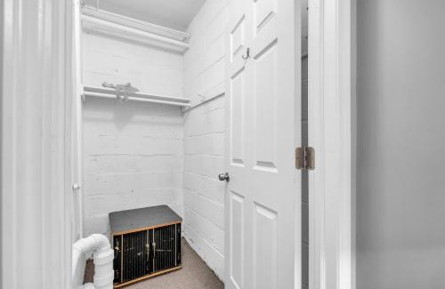 Riverview Apartment | Cozy Room with Private Bath in Brownstown