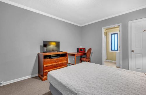 Riverview Apartment | Cozy Room with Private Bath in Brownstown