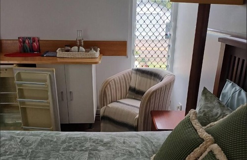 Atherton House | Cozy Room with Separate Entrance and Ensuit Bathroom