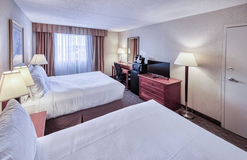 Parkhill-Stanley Park Hotel | Cozy Rooms At Amenida Residences + Hotel - Pet Friendly