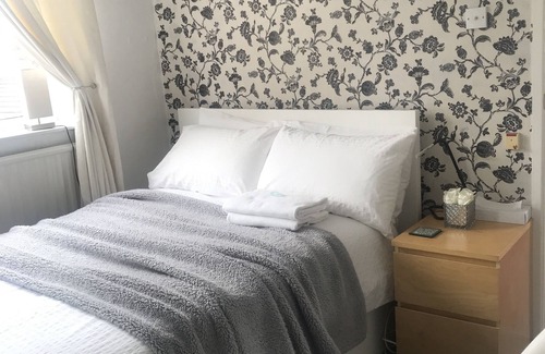 Bradford Bed & Breakfast | Cozy rooms, parking, wifi, semi-rural, great road networks, off-road cycling.