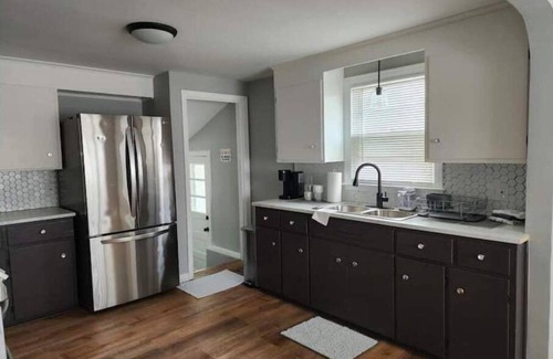 Lackawanna House | Cozy & Roomy 3BR 8-9min to Buffalo Bills or Downtown
