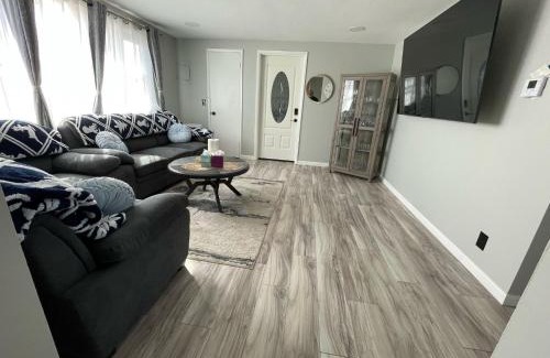 Orchard Park Apartment | Cozy Roomy family sized apartment on major bus route close to all