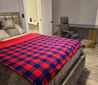 Orchard Park Apartment | Cozy Roomy family sized apartment on major bus route close to all