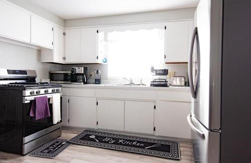 Orchard Park Apartment | Cozy Roomy family sized apartment on major bus route close to all