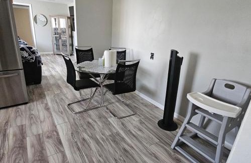Orchard Park Apartment | Cozy Roomy family sized apartment on major bus route close to all