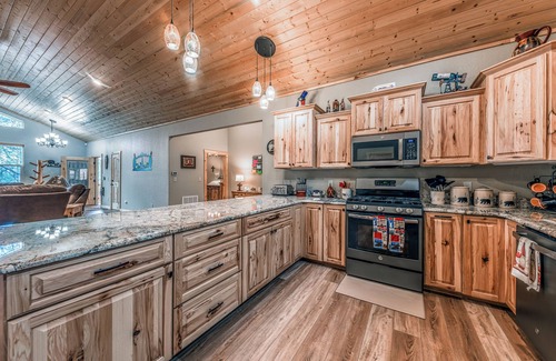 Ruidoso Cabin | Cozy Ruidoso Cabin w. Hot Tub, Fireplace & Wooded Escape