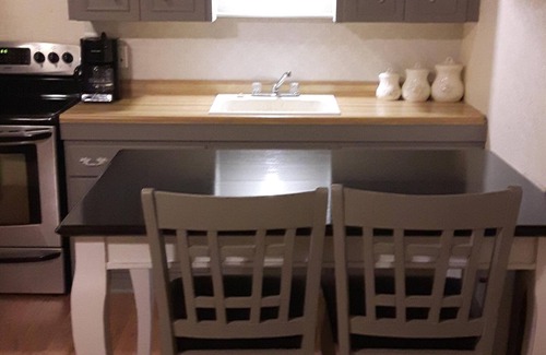 Palmerston House | Cozy Rural 2 Bedroom Loft Guesthouse!