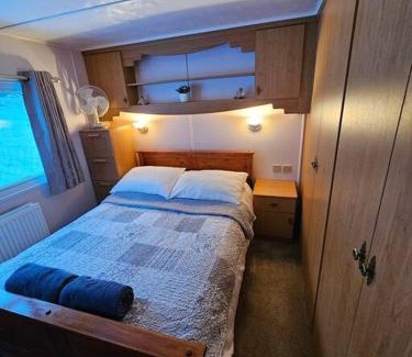 Cartworth Ski Chalet | Cozy rural lodge, amazing views close to Holmfirth