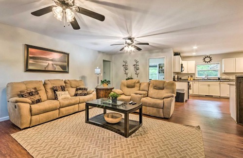 Russellville House | Cozy Russellville Home Walk to West Main Street!