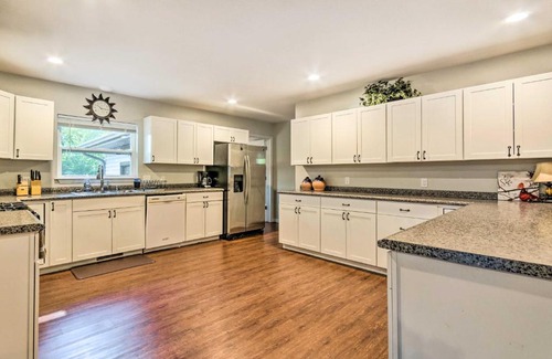 Russellville House | Cozy Russellville Home Walk to West Main Street!