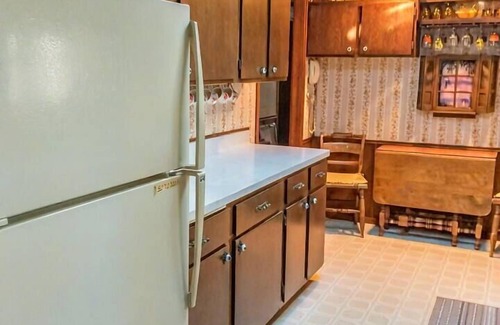 Green Lake House | Cozy & Rustic 2 Bedroom Retreat