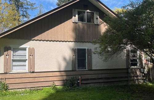 Duncan House | Cozy rustic 50's home located on a campground beside the Famous Cowichan River.
