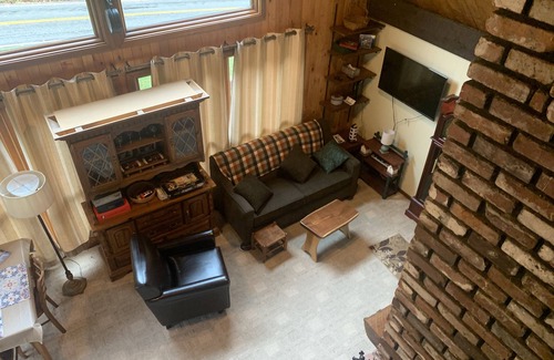 White Cabin | Cozy rustic A-Frame close to Seven Springs and Hidden Valley