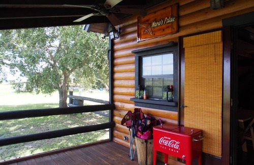 Clewiston Cabin | Cozy rustic cabin in the Heartland of Florida!