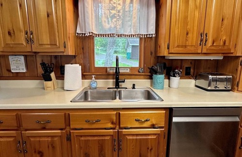 Nisswa Cabin | Cozy rustic cabin with WIFI, near Nisswa and on the Gull Lake Chain!