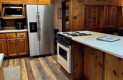 Nisswa Cabin | Cozy rustic cabin with WIFI, near Nisswa and on the Gull Lake Chain!