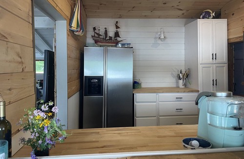 Cabot Cottage | Cozy Rustic Cottage on the Lake.